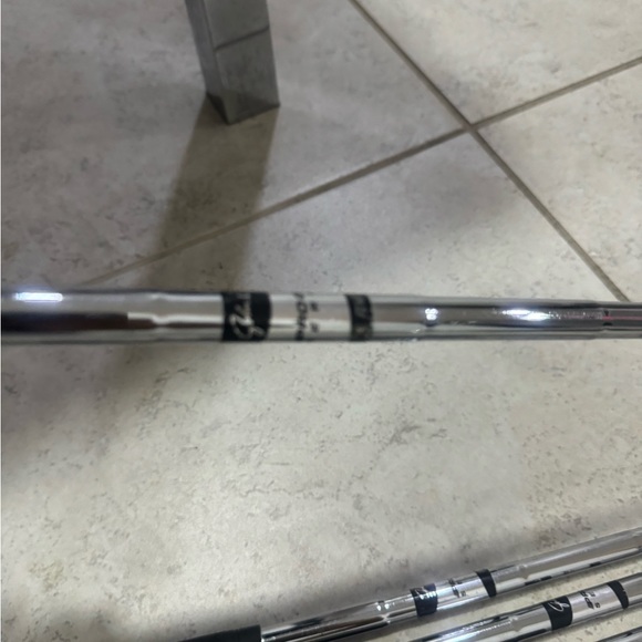 John Daly 6 Pc Iron Set In Right Hand 
Steel shafts 
Used conditions - Picture 2 of 11